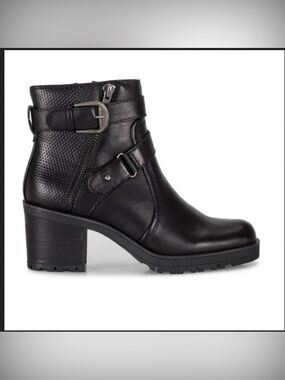 Baretraps Towanda Ankle boots Size 9 Buckles